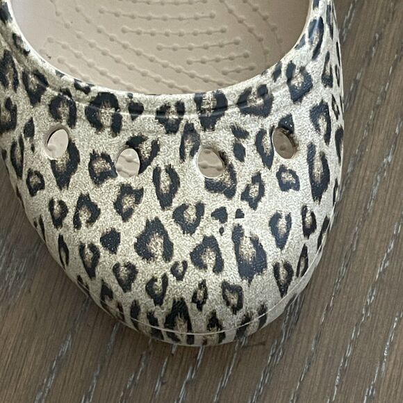 Crocs Kadee Animal Print Shoes Womens Size 6 Beige Slip On Slingback - Picture 2 of 7